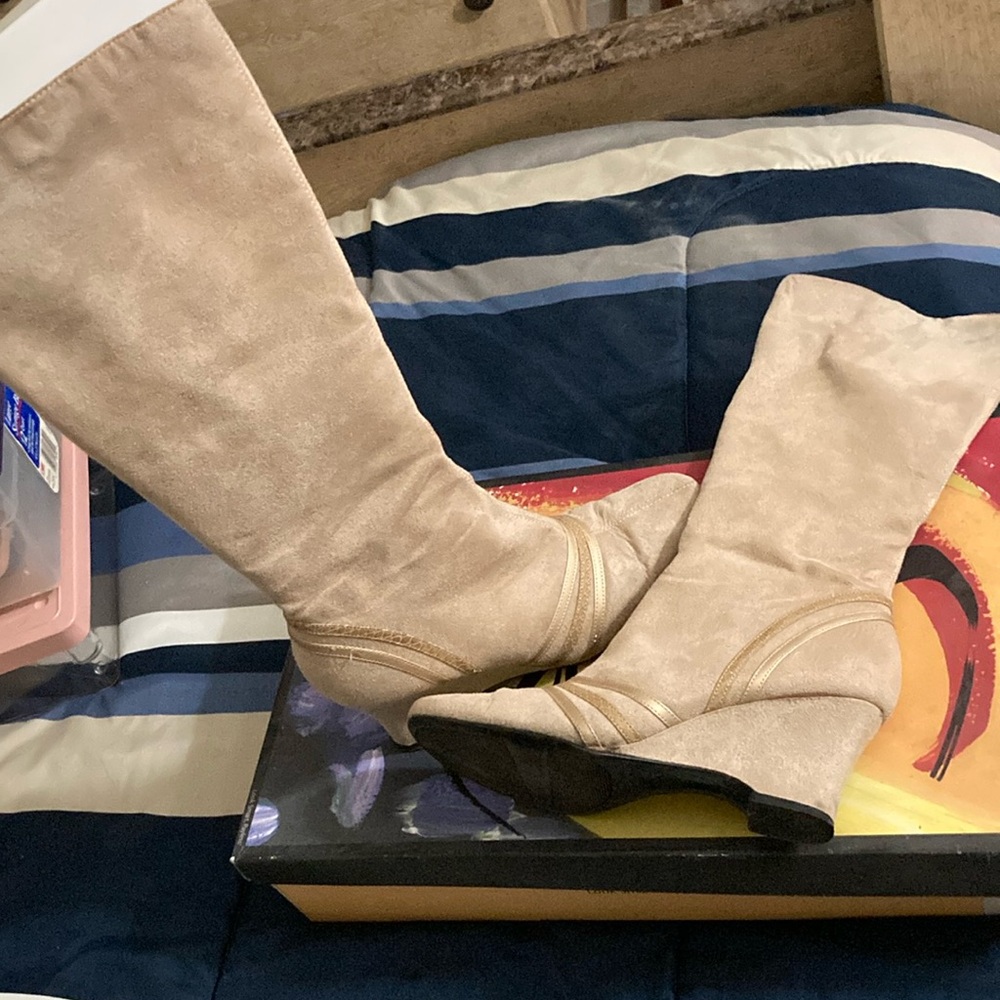 My favorite boot…so beautiful with dresses, skirts or leggings